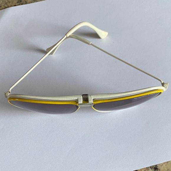 Foster Grant White and Yellow Sunglasses - Picture 3 of 8